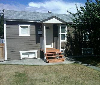 Downtown. Bright. 2 Bed. Basement Suite