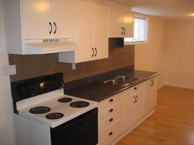 Downtown. Bright. 2 Bed. Basement Suite