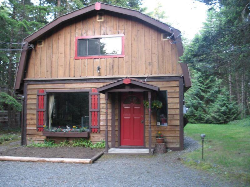 Close to Falls and Beaches - Private 2 BR with woodstove