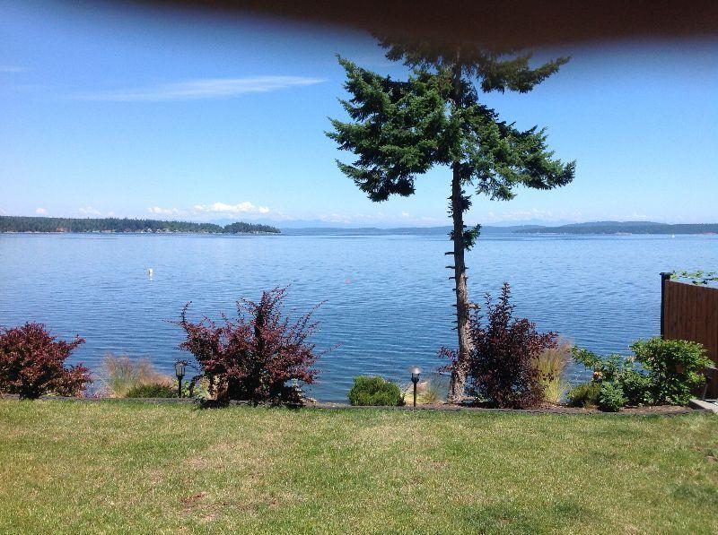 Waterfront Suite in Saltair (between Ladysmith and Chemainus)