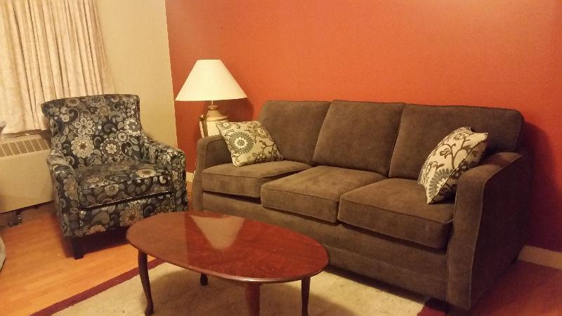 Nice Corner Apartment - Heat & Lights Included - available July