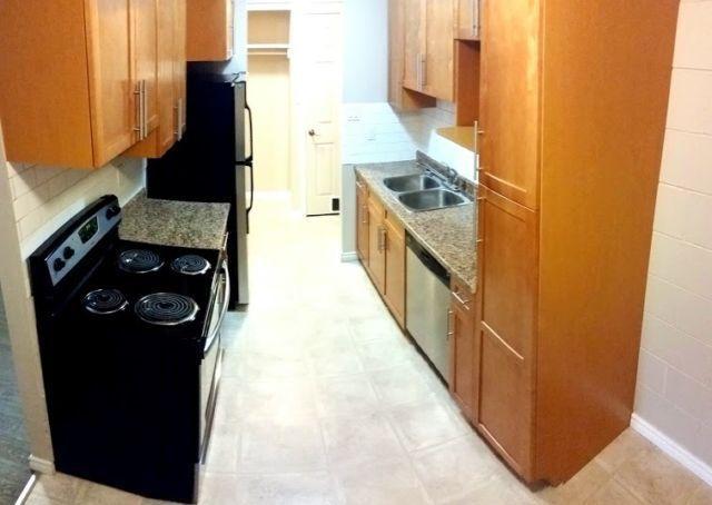 Reno'd 1bdrm+Den(2nd bdrm) Incl/Water, Dishwasher(off Henderson)