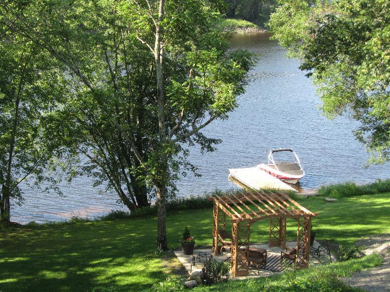 2 BEDROOM WITH PRIVATE PATIO OVER LOOKING SJ RIVER FOR SEPT 1ST