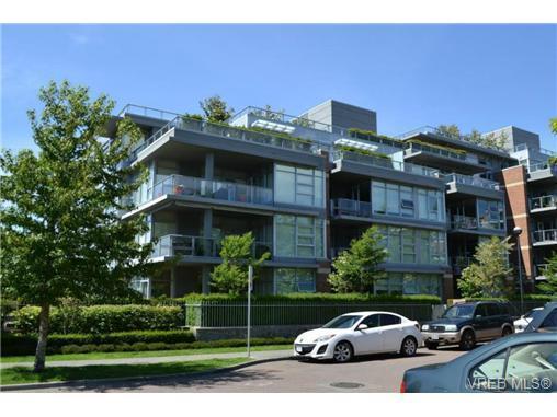 Great location right on the galloping goose close to shopping