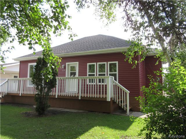 Bright Cheerful Fully renovated home in ShoaL Lake Mb
