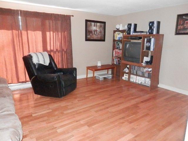 3 BDRM/1 BATH BUNGALOW MINUTES FROM  NORTH SIDE