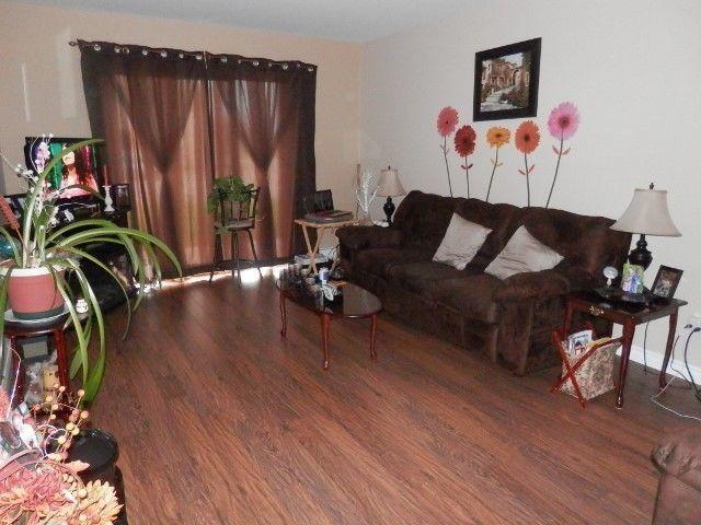 Main Level 2 Bdrm Condo/Appliances Included, Great Location!