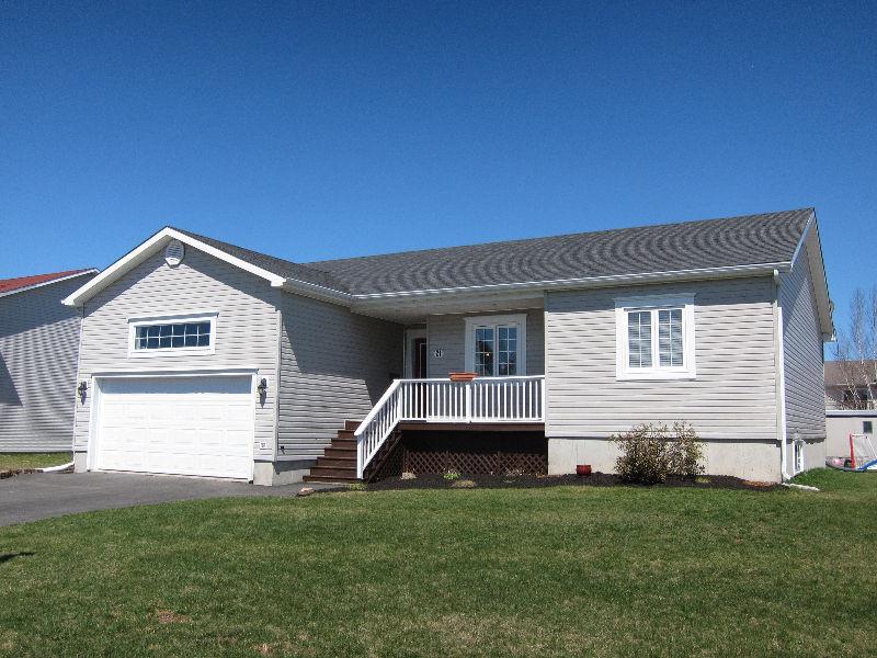 Oromocto West, 5 Bedrm + 3 full bath and beautiful!