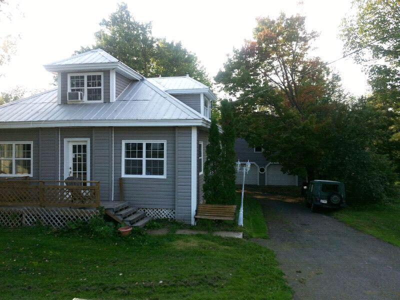 Renovated house in McAdam nb triple lot 2 garages