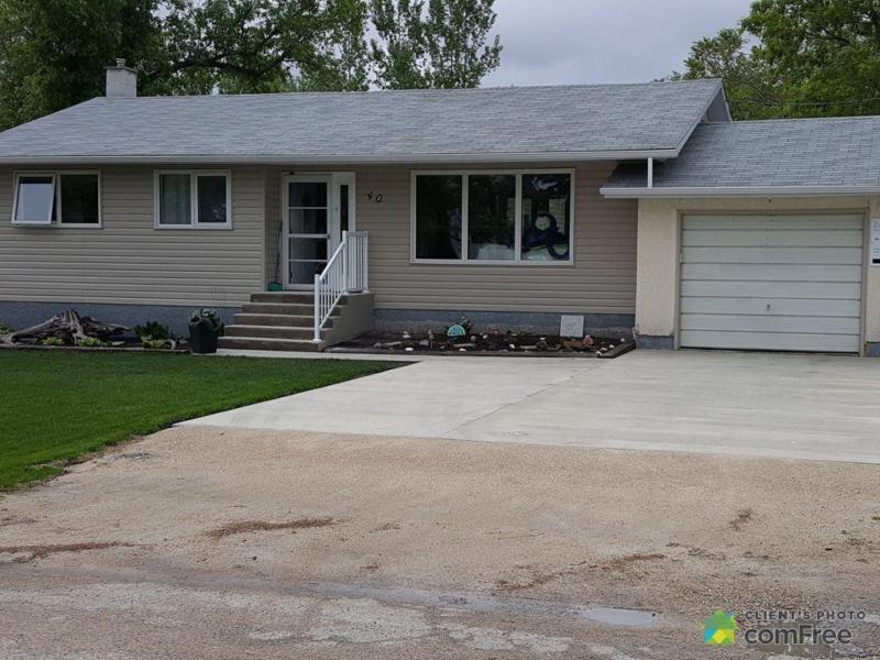 $377,700 - Bungalow for sale in Niverville