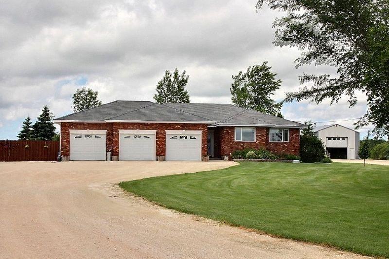 Beautiful Country Home on 5.42 Acres Oakbank