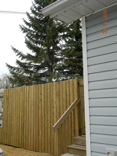 GIMLI HERE IS AN AWESOME 2 BEDROOM HOME WITH AMAZING DECK