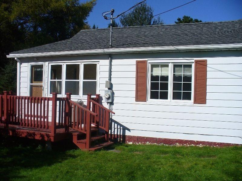 41 Kaine St, 1 Bedroom House, Available August 1