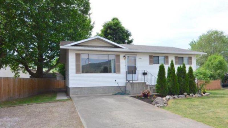 Great family home on quiet cup-de sac with fenced yard