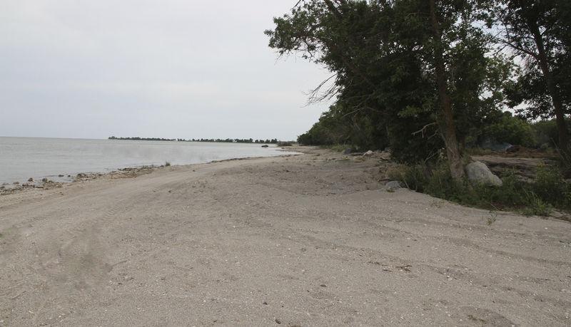 90x 300 Beachfront Lots with Hydro