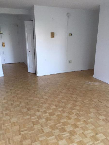 LARGE PET FRIENDLY 1 BR STEPS AWAY FROM SMU, DAL, VG & IWK