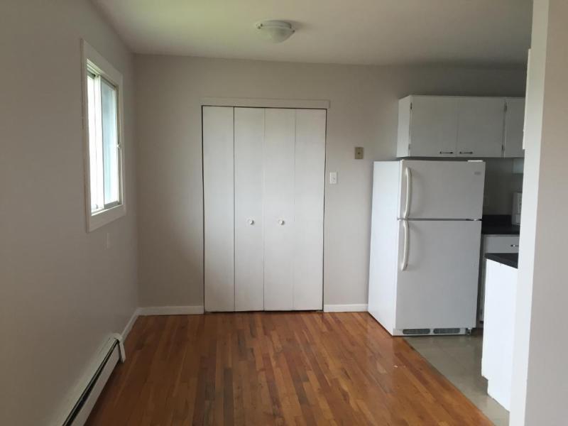 Bright and spacious 2 Bedrooms Off Millidge Ave! ** Special**