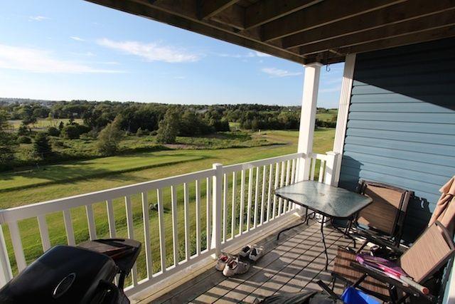 Beautiful 2-bedroom condo, with deck and great view