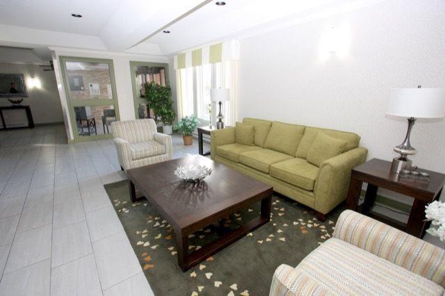Amazing Price!!! Modern, Updated, & Equipped Condo in