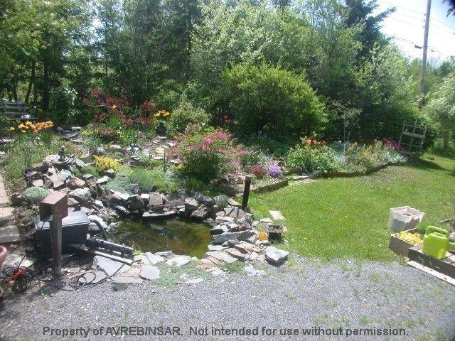 Charming chalet with wood interior, ext. balconies,river front!!