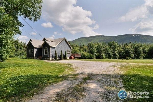 4 Acres, privacy, detached garage, vaulted ceilings & much more!