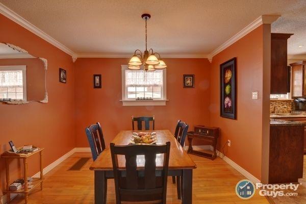 Beautiful & immaculately maintained family home! Just move in!