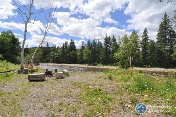 NEW LISTING! This cabin sits a nice spot in the Gallants area