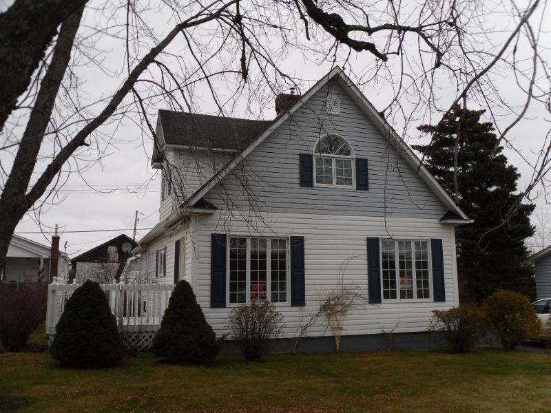 Beautiful Home on an Extra Large Lot of Land in Botwood!