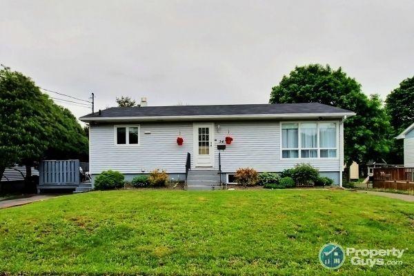 Antigonish - 3BR home with 2BR apartment. Updated!