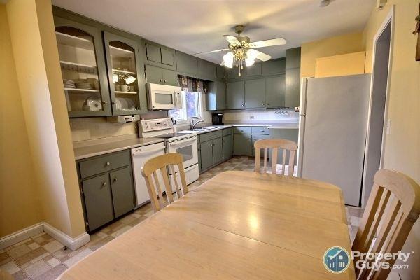 Antigonish - 3BR home with 2BR apartment. Updated!