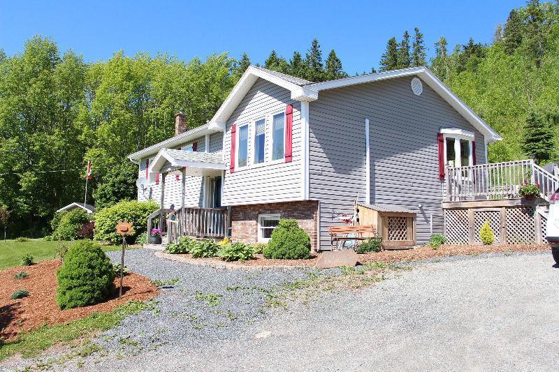 BEAUTIFUL Home in Sought After Greenhill NS