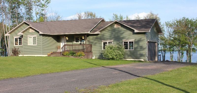 House on 178ft Waterfront- Grand Lake - Minto - Fredericton Area
