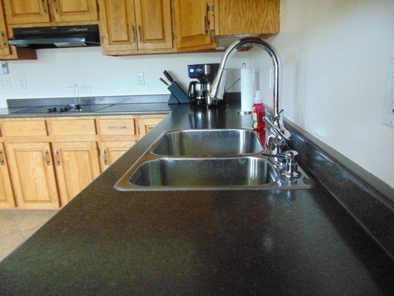 NEW PRICE, New Countertops, Large 3+1 BRM + Pool in Willow Grove