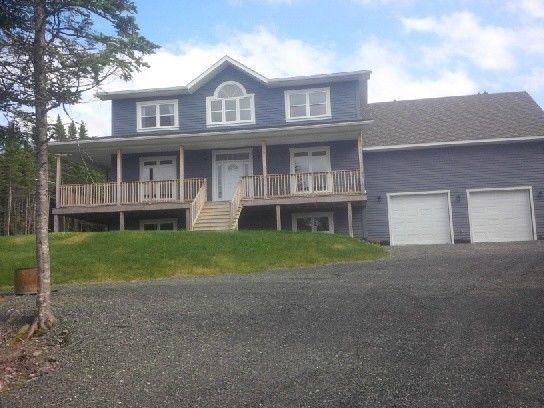 Beautiful Home on 2.3 Acres, Ocean view, Mins from Golf Course!!