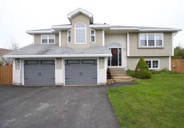 New Price! Stunning 4 Bedroom Home in Admiralty Wood!