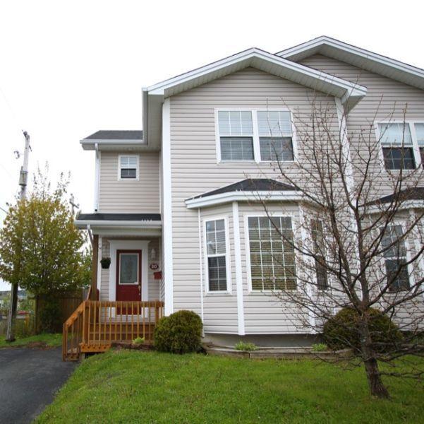 Well Maintained 4-Bed Duplex in Amazing Location! $269,900