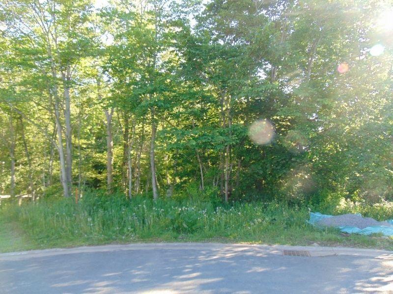 HUGE LOT AT END OF A CUL-DE-SAC/ACCESS TO TRAILS IN WOLFVILLE