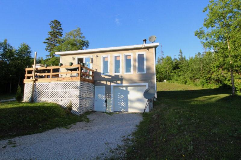 Waterfront cabin in Bonne Bay Pond!