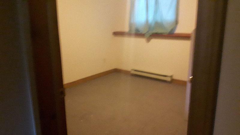 Looking for roommate in greenwood, located behind mall