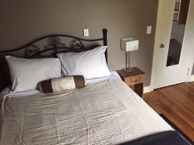 student bedroom close to UNB in shared home
