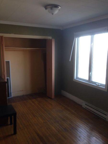 4 rooms for rent, 10 mins to MUN, off street parking