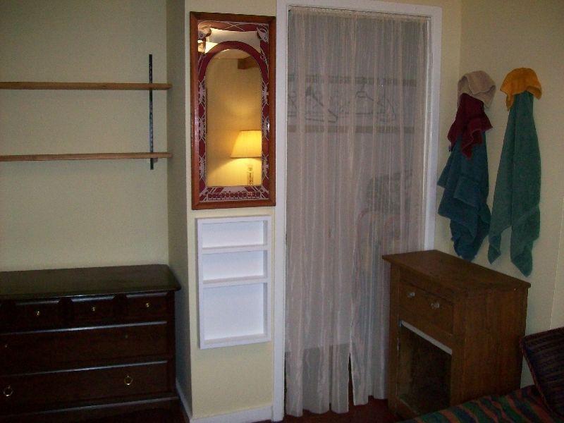 Clean, Quiet Rooms in a Heritage Home DT $45 night
