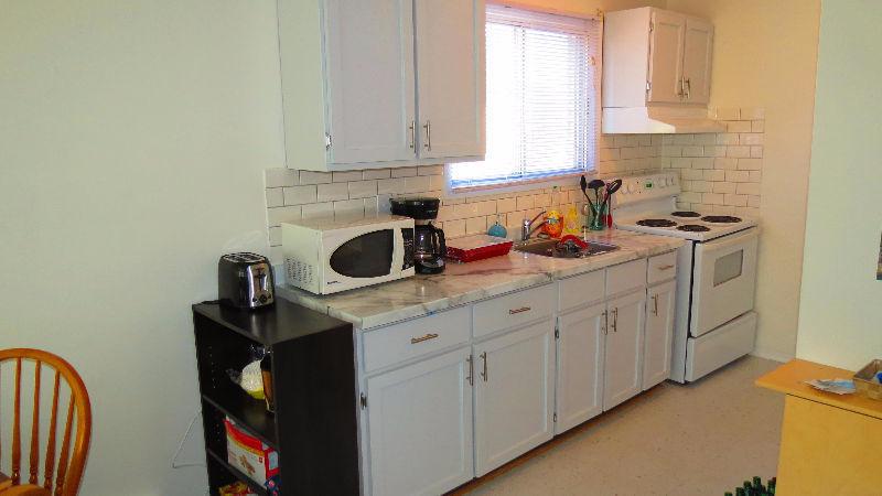 2 bedroom apt for Sept 1st within walking distance to Queens