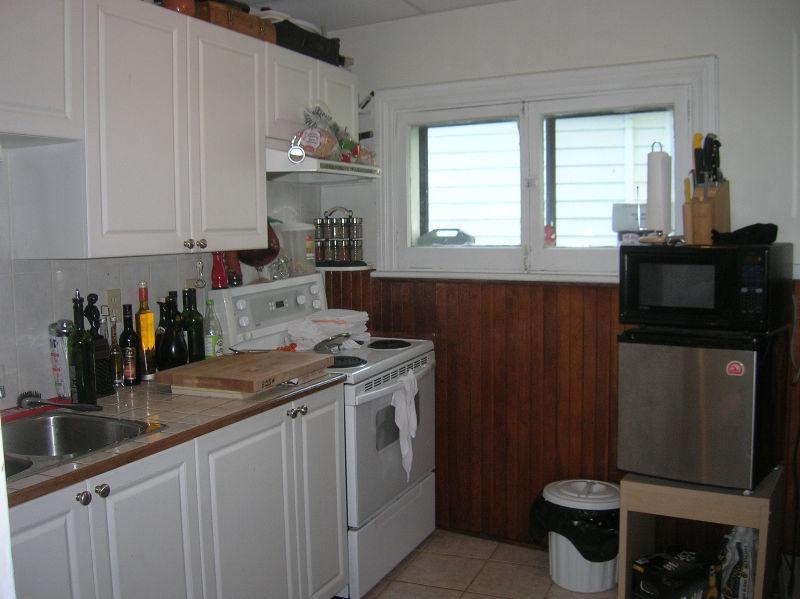 Large 1.5 bedroom close to Downtown and major amenities