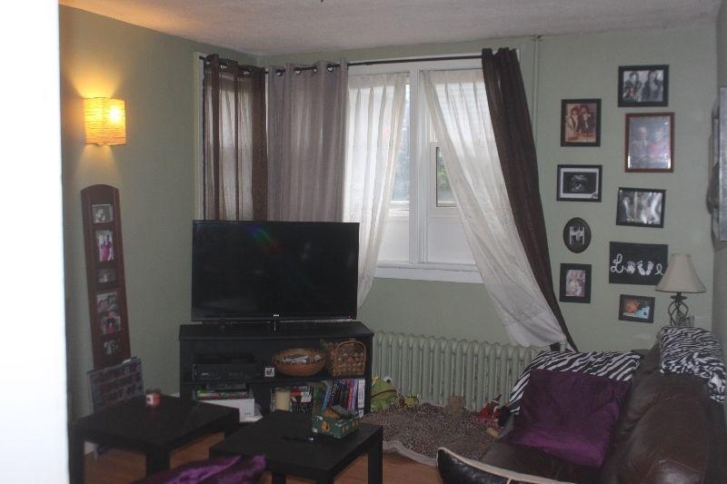 Large 1 bedroom for rent in great downtown location