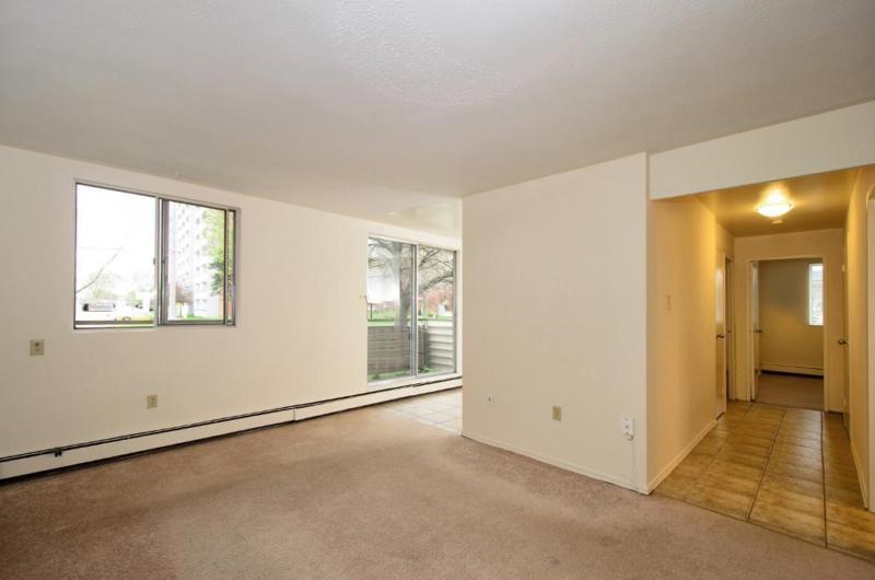 Updated Two Bedroom - 50 Memorial  - Close to Parks