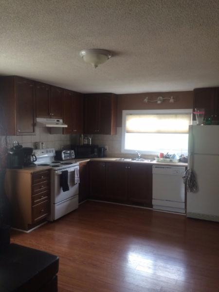 LOCATION LOCATION!! - Spacious 2 bed- East Mountain