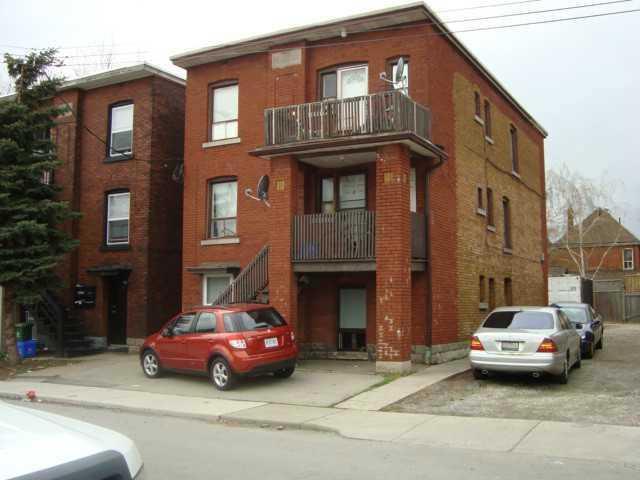 Updated 2 Bedroom Apartment in Barton Village, Parking Included