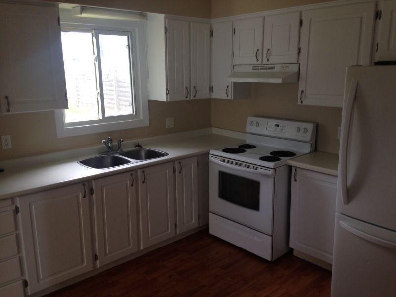 Spacious bright 3 BDRM upper unit in Midland