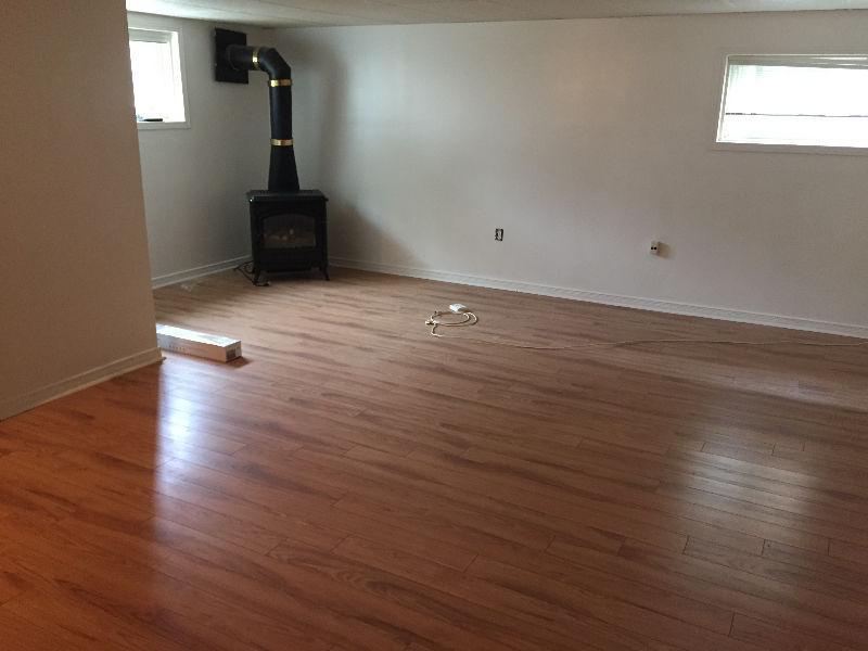 3 Bedroom, 2 Bathroom, Downtown  w/ Washer/Dryer & A/C!